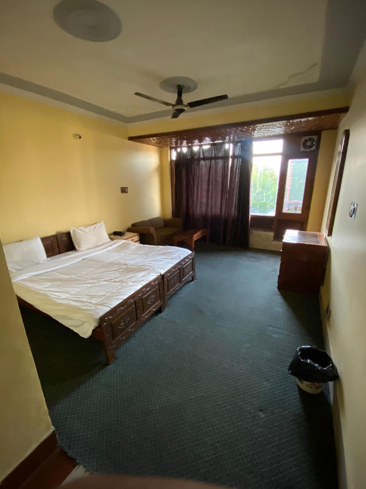 Kashmir Hill Town Hotell Srīnagar Eksteriør bilde