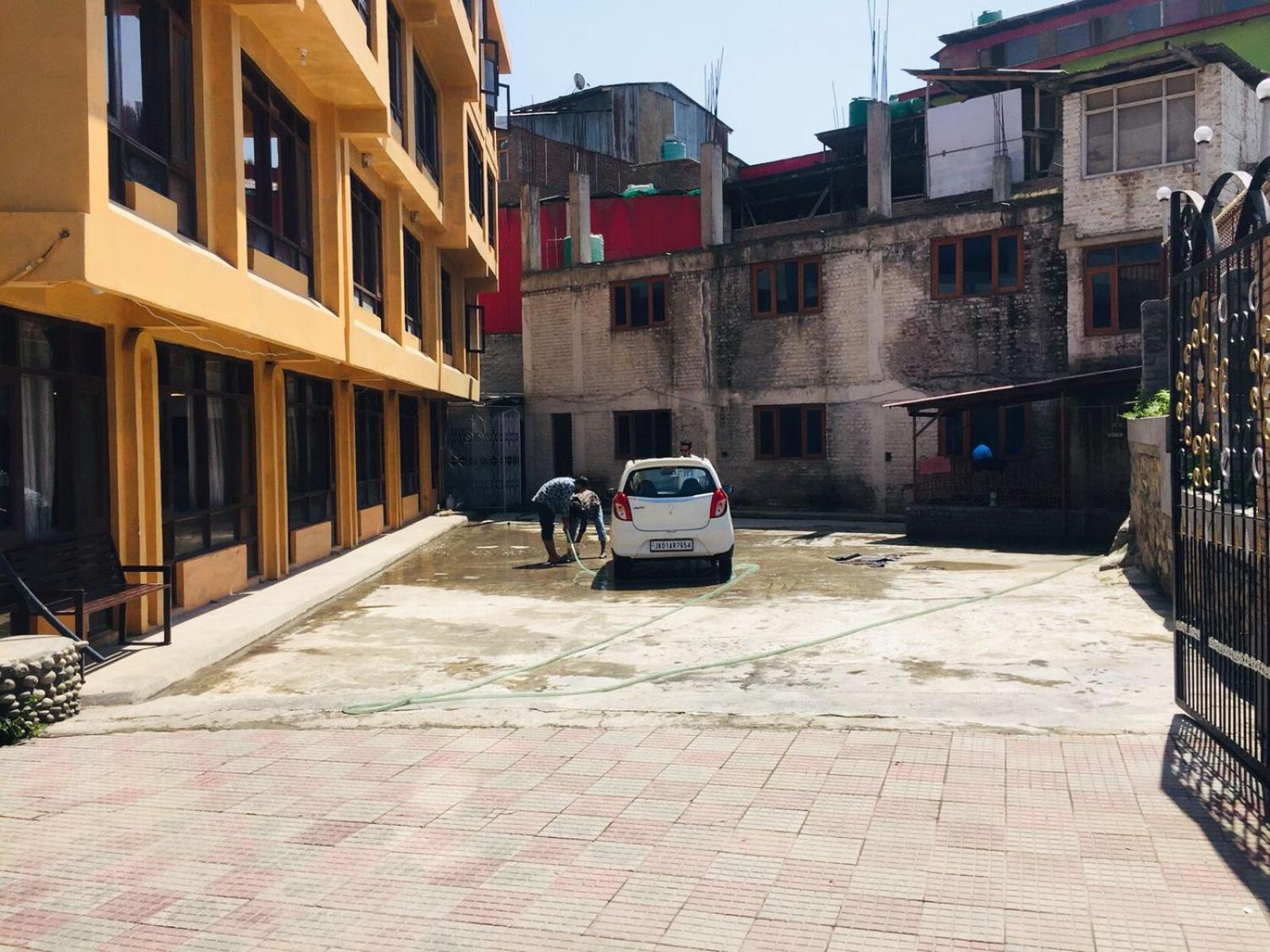 Kashmir Hill Town Hotell Srīnagar Eksteriør bilde
